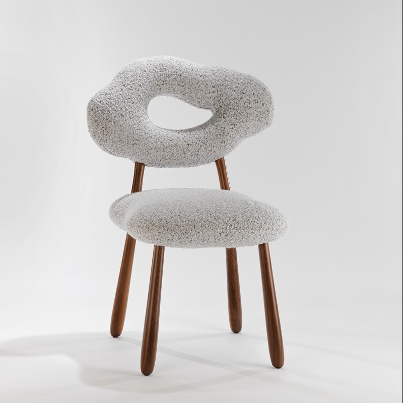 <a href="https://www.galeriegosserez.com/artistes/donnersberg-emma.html">Emma Donnersberg</a> - Cloud chair Nimbus - Noyer/Ella